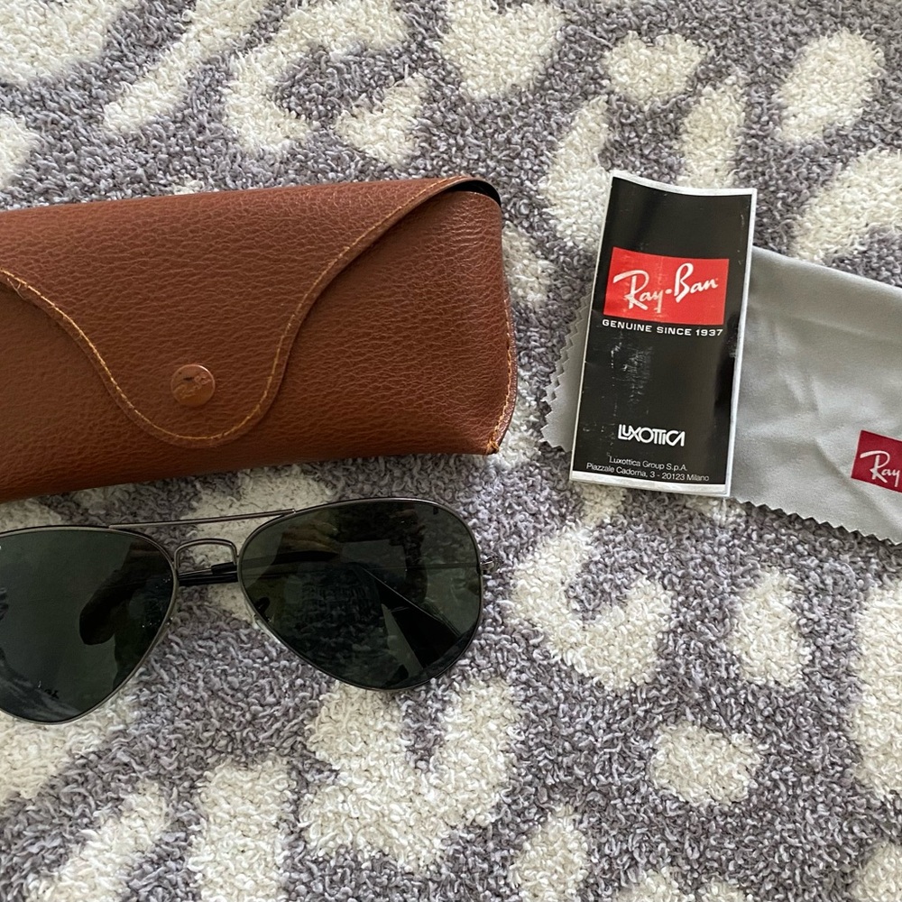 Ray-Ban Black Aviator Sunglasses with Brown Case